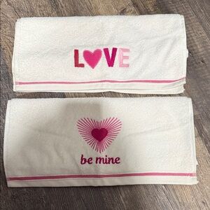 Martha Stewart Set of 2 Pink and White Love hand Towels